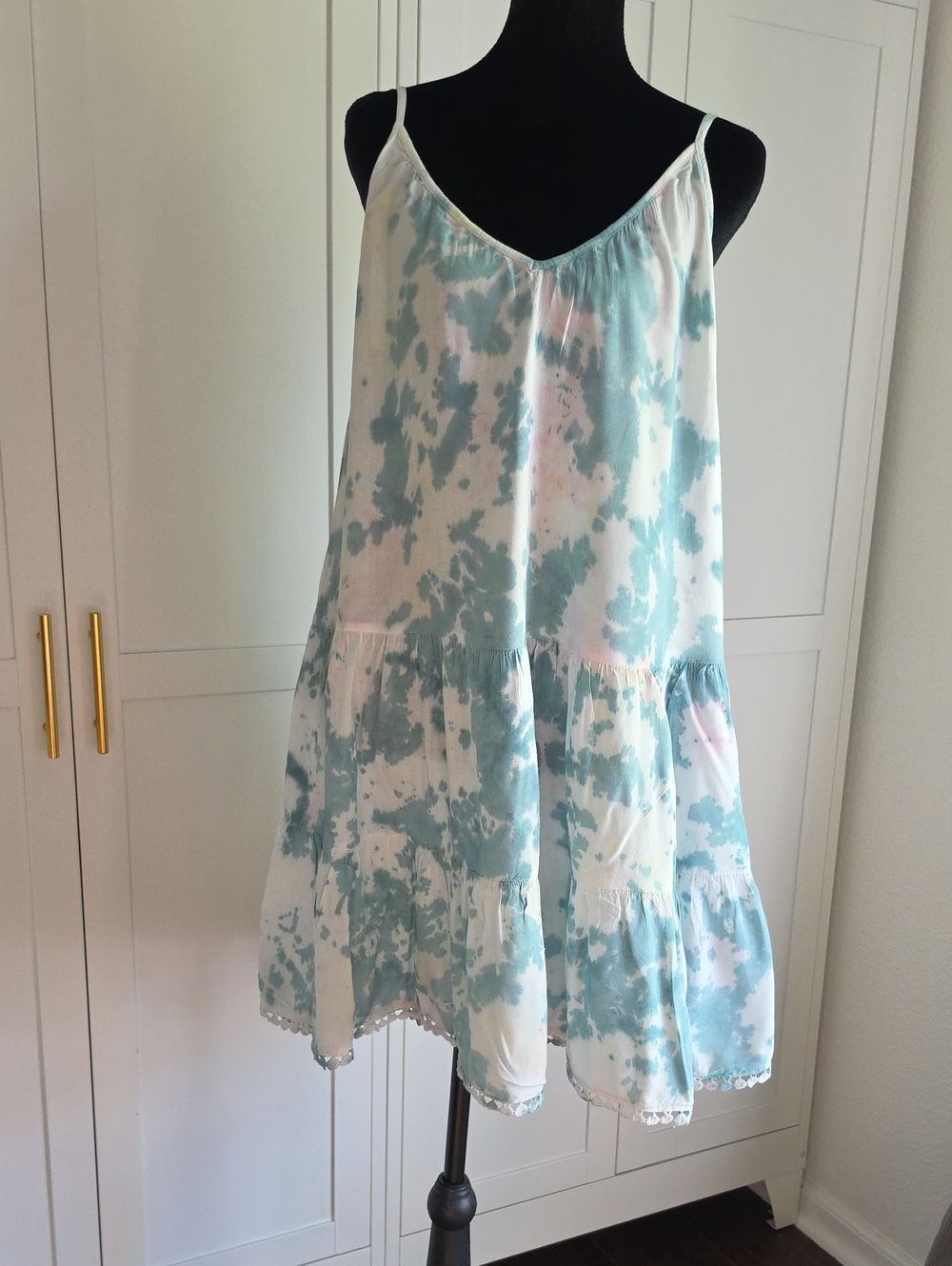 Raviya Tie-Dye Spaghetti Strap Tiered Sundress in Mint & White